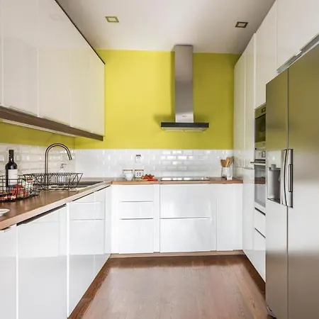 Plum Guide - Elementary Apartment