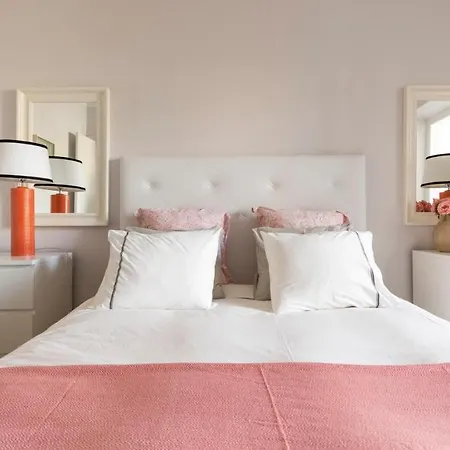 Plum Guide - Elementary Apartment Lisbon
